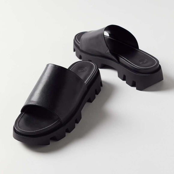 Urban Outfitters Shoes - Urban outfitters Roxy chunky slide sandal womens 9